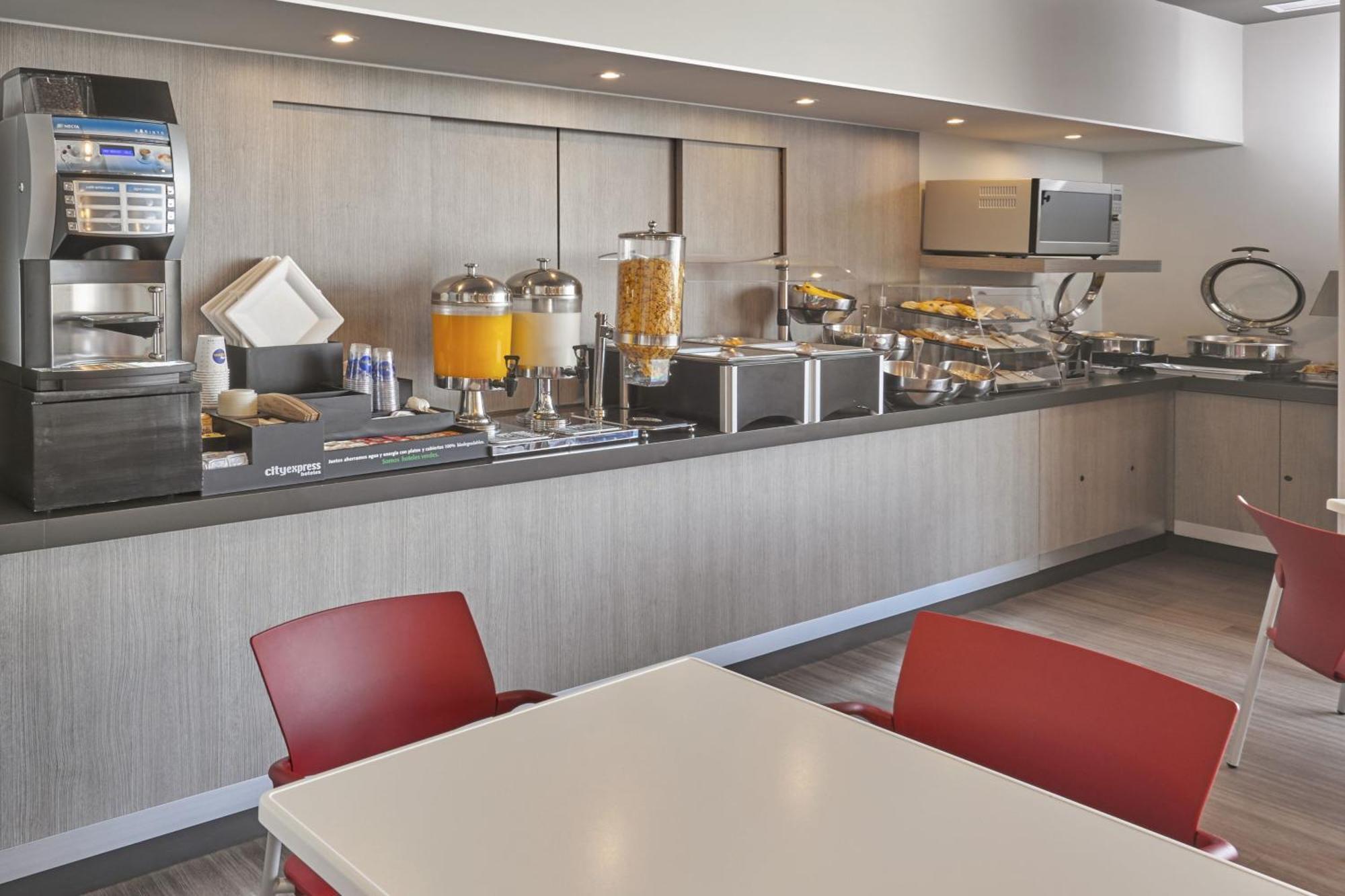 City Express Junior By Marriott Ciudad De Mexico Sullivan Exterior photo